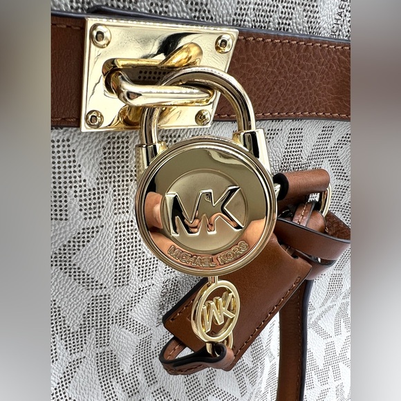 Michael Kors Hamilton Signature Large Tote - Picture 10 of 16